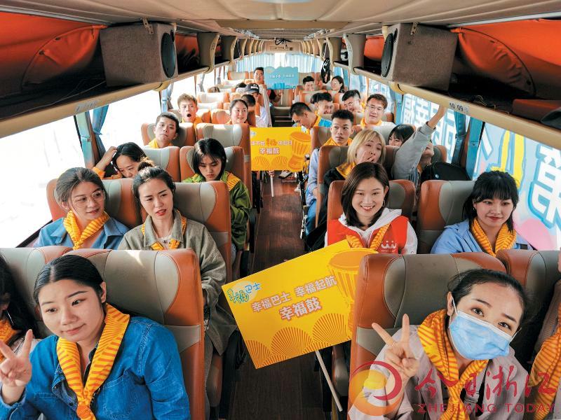 慈溪市民感受幸福巴士